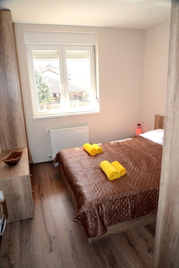 Ferienwohnung "Sonja Apartman" Jagodina Exterior foto