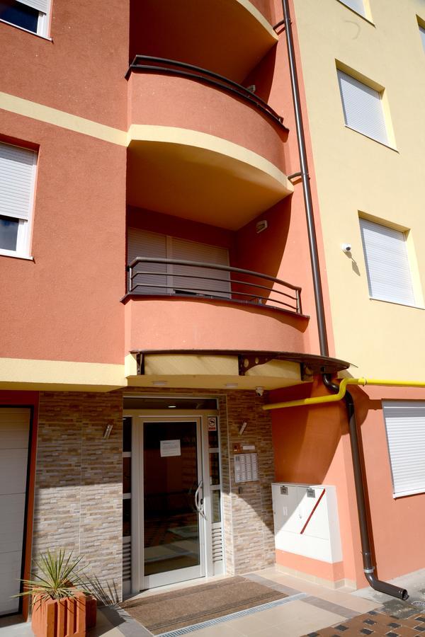 Ferienwohnung "Sonja Apartman" Jagodina Exterior foto