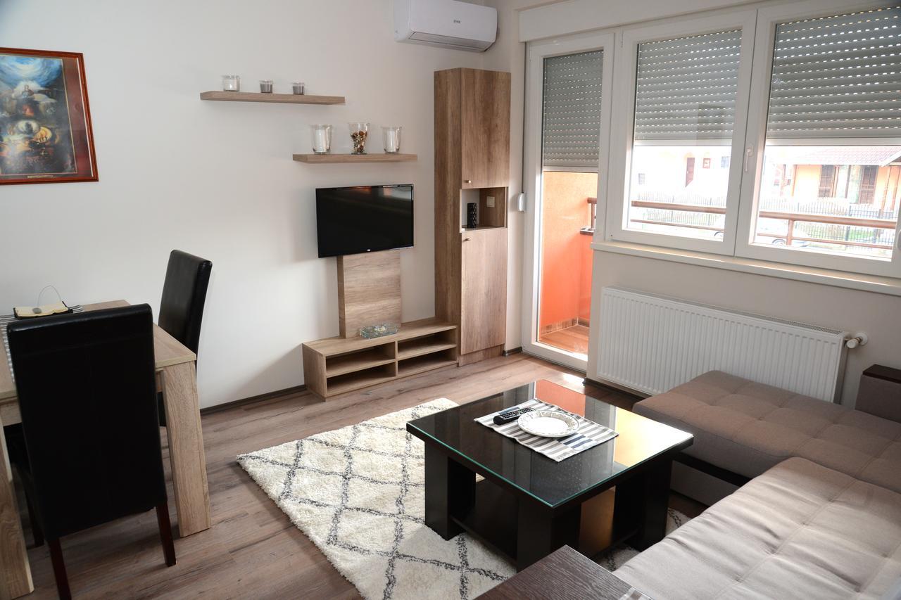Ferienwohnung "Sonja Apartman" Jagodina Exterior foto